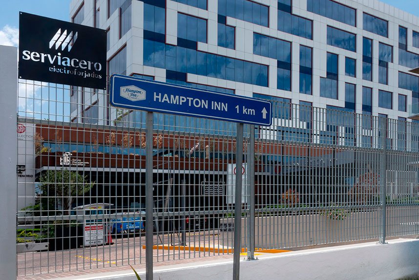 Cerca de rejilla de electroforjada